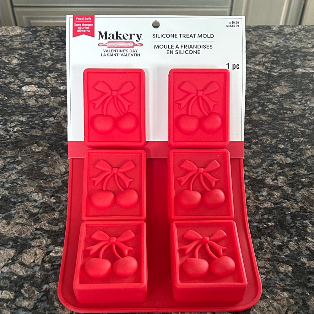 MAKERY SILICONE TREAT MOLD NWT